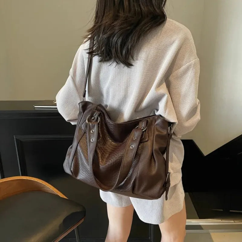 Manon | Croc-Effect Shoulder Bag