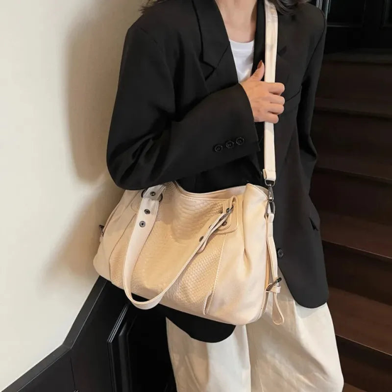Manon | Croc-Effect Shoulder Bag