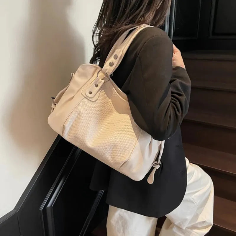 Manon | Croc-Effect Shoulder Bag