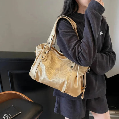Manon | Croc-Effect Shoulder Bag
