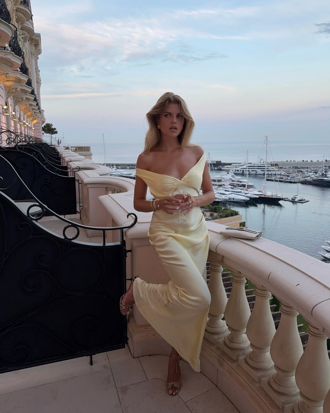 Palmora Society - Alicia | Vestido Maxi de Satén Hombros Descubiertos - foto 6