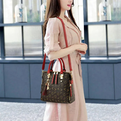 Émilie | Shoulder Bag with Gold Cat Charm