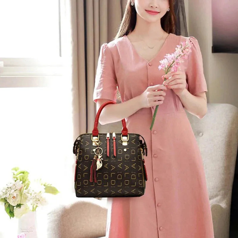Émilie | Shoulder Bag with Gold Cat Charm
