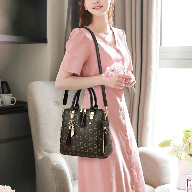 Émilie | Shoulder Bag with Gold Cat Charm