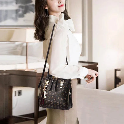 Émilie | Shoulder Bag with Gold Cat Charm