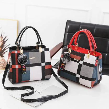 Livia | Shoulder Bag with Pompom Charm