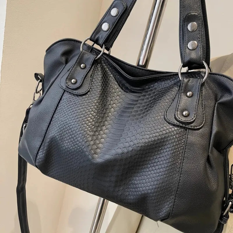 Manon | Croc-Effect Shoulder Bag