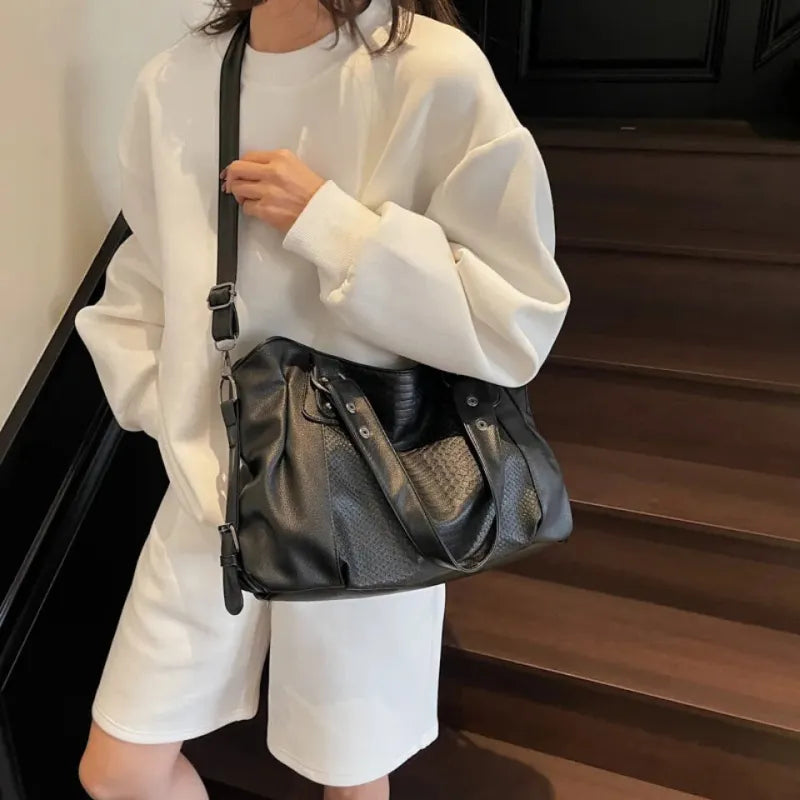 Manon | Croc-Effect Shoulder Bag