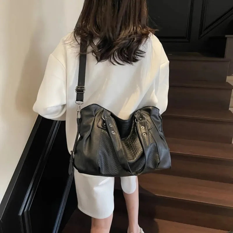 Manon | Croc-Effect Shoulder Bag