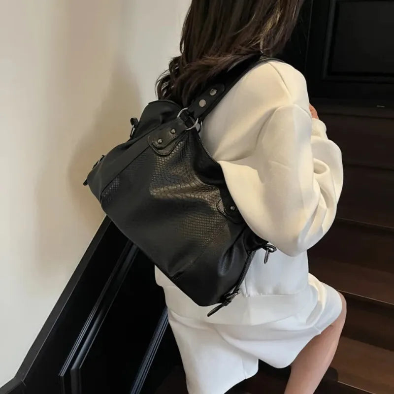 Manon | Croc-Effect Shoulder Bag