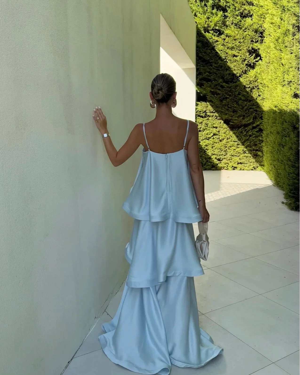 Palmora Society - Stevie | Vestido Maxi de Satén con Volantes y Tirantes Finos - foto 5