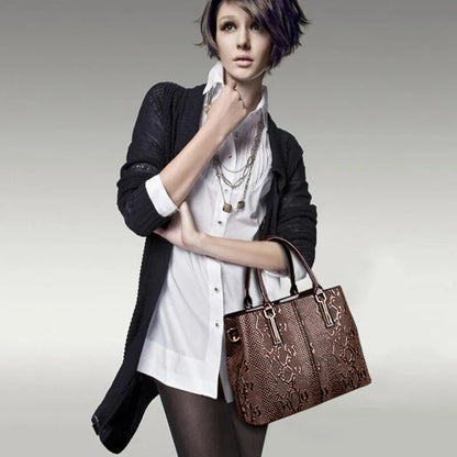 Clara | Shiny Textured Shoulder Bag